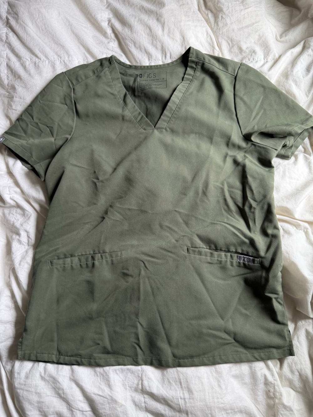 Figs Women's 3 Pocket Scrub Top